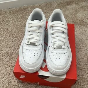 All white Air Force 1